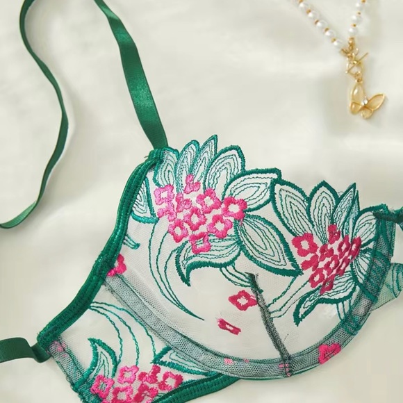 Lace Embroidery Lingerie Set (all size available) - Picture 3 of 4